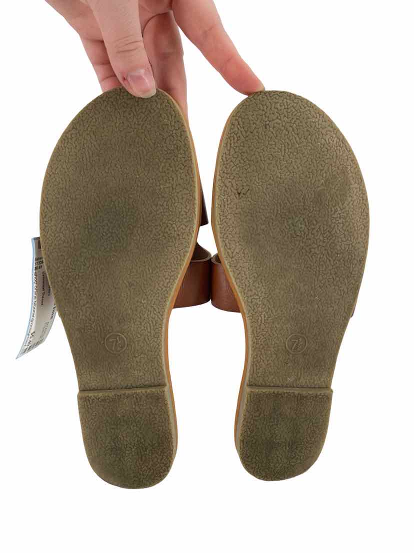 Universal Thread Ladies Size 7.5 Flip Flops