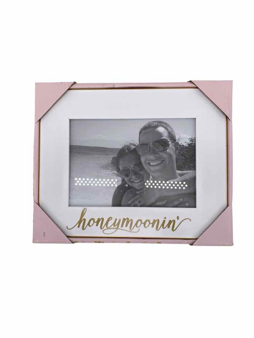 The Paisley Box White Honeymoonin' Size 5x7 NEW Frame