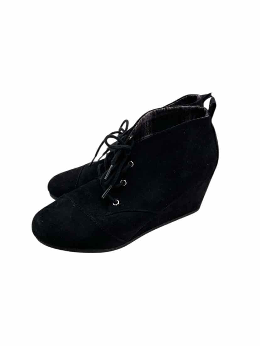 Attention Ladies Size 10 Boots