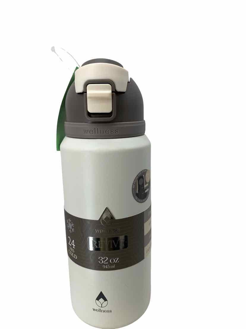 Wellness White Size 32 oz NEW Water Bottle