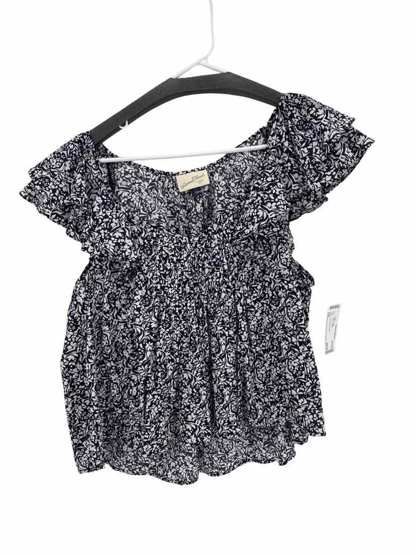 Universal Thread Ladies Size Large Shirt