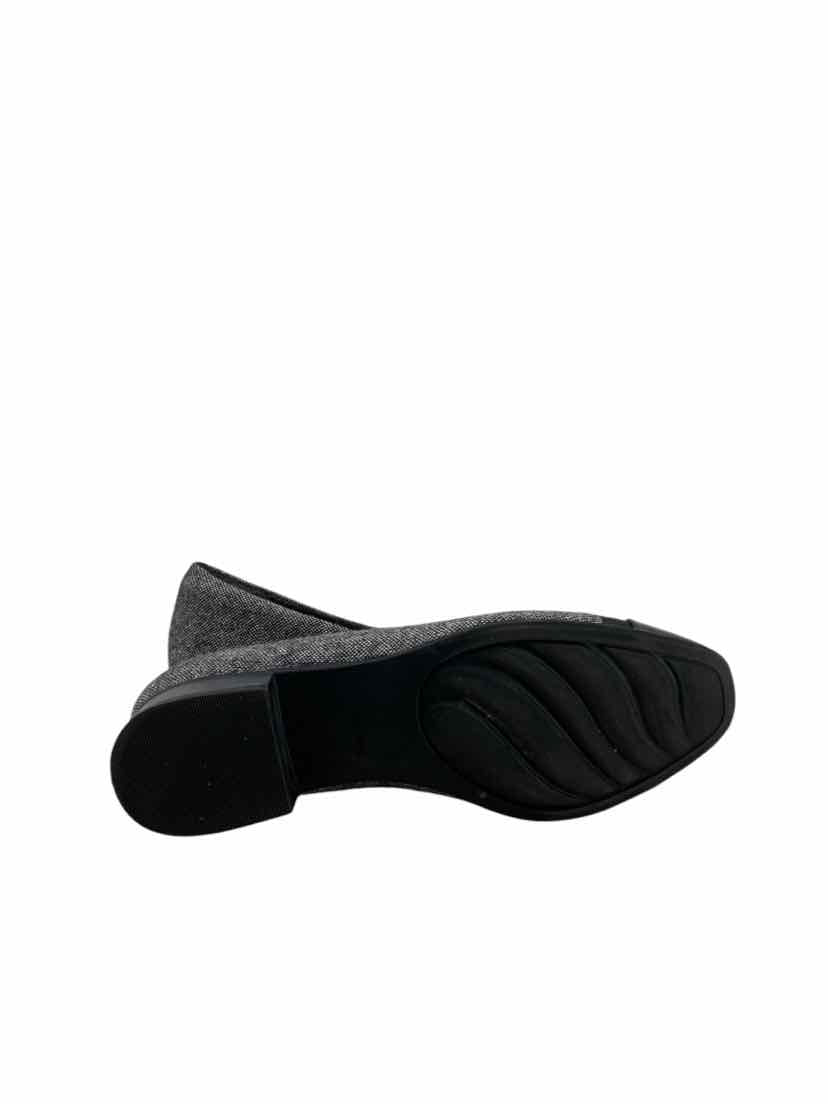 Clarks Ladies Size 7.5 Shoes
