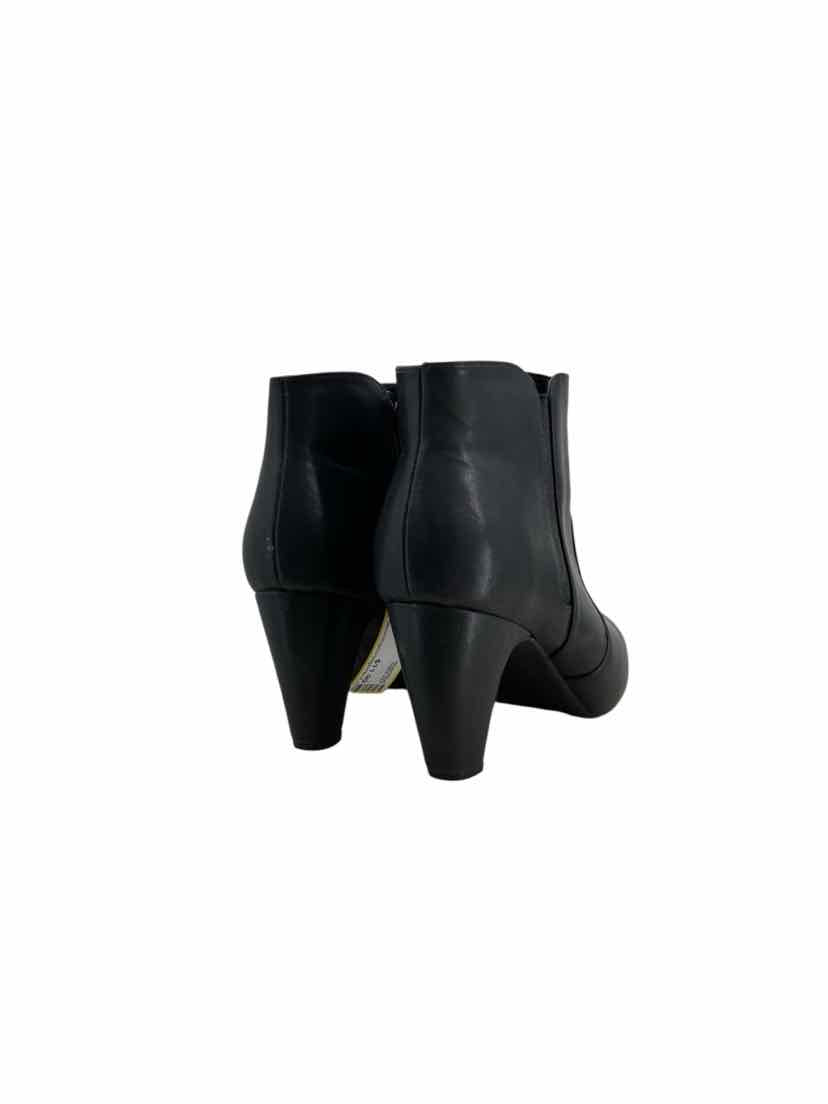 Easy Spirit Ladies Size 8.5 Boots