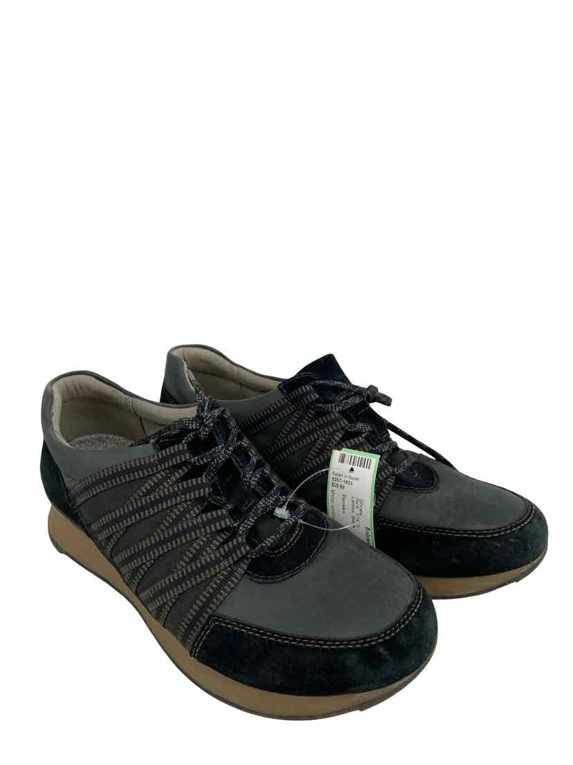 Dansko Ladies Size 37/6.5 Shoes