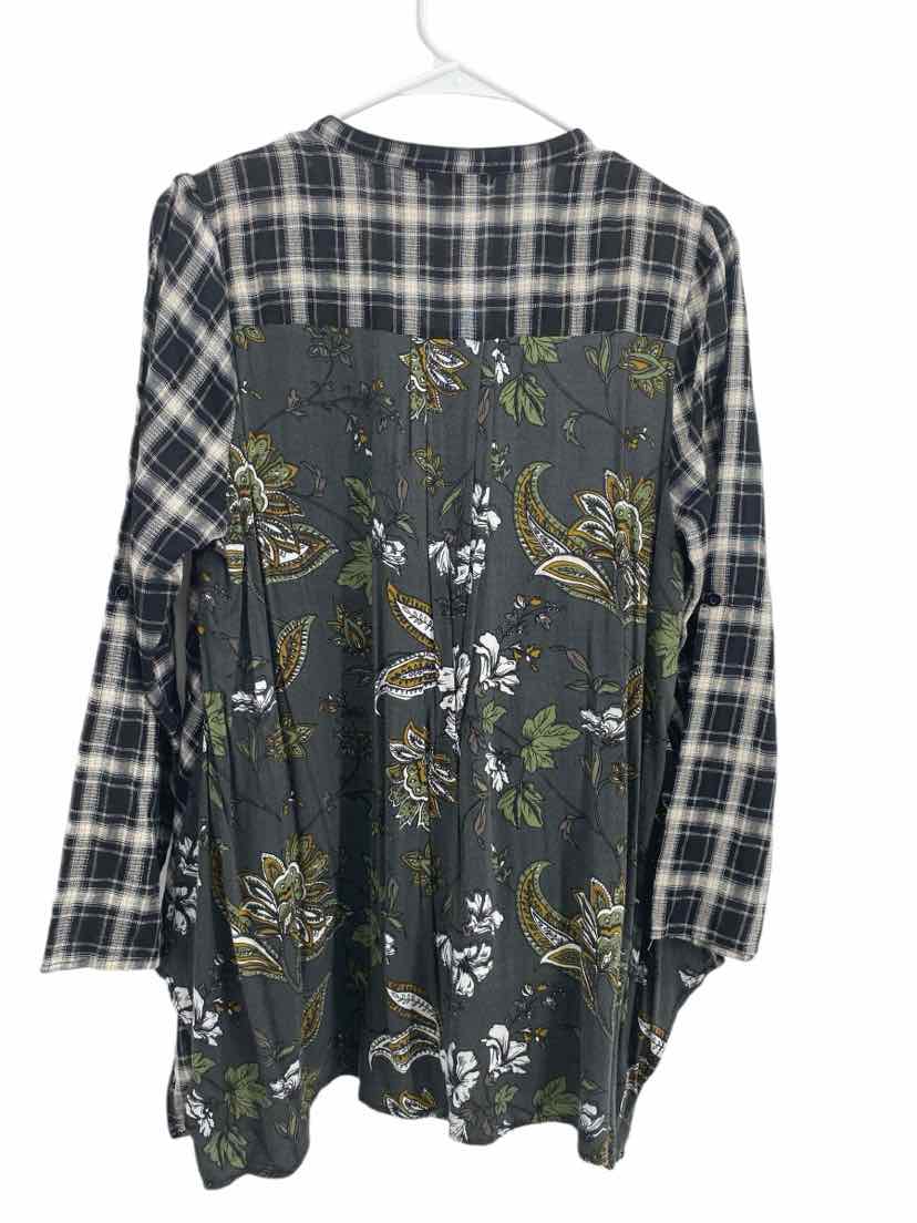 Andree By Unit Ladies Size Small Shirt