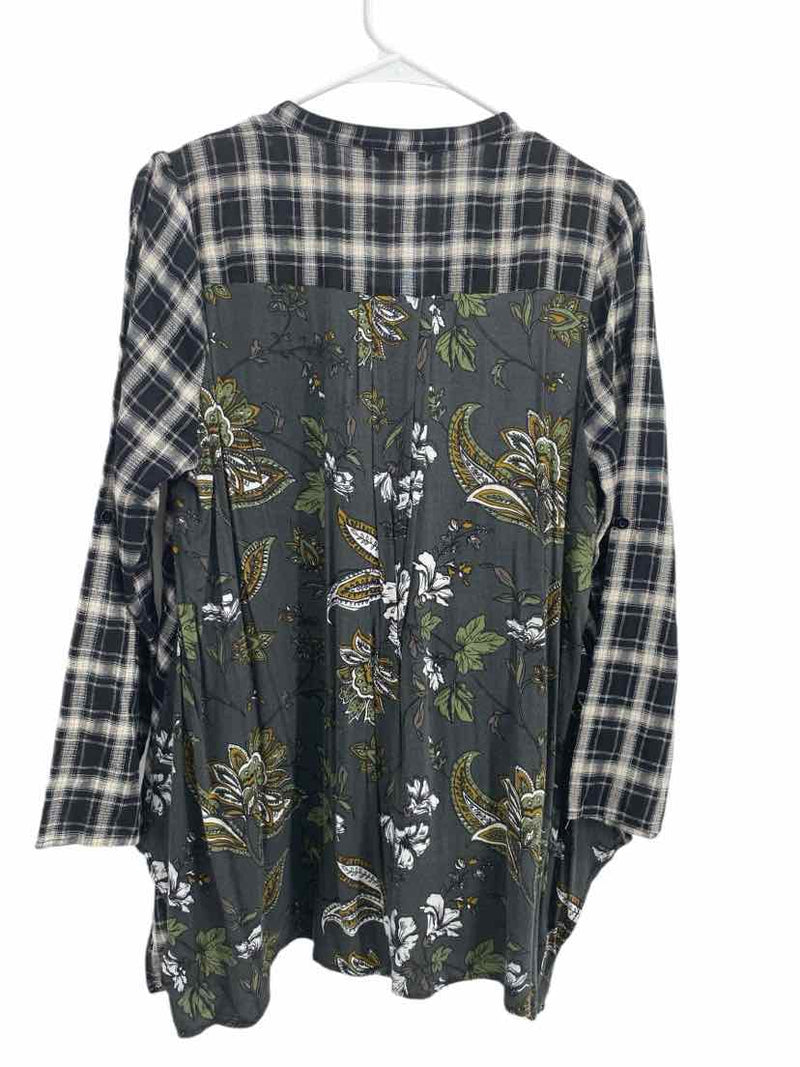 Andree By Unit Ladies Size Small Shirt