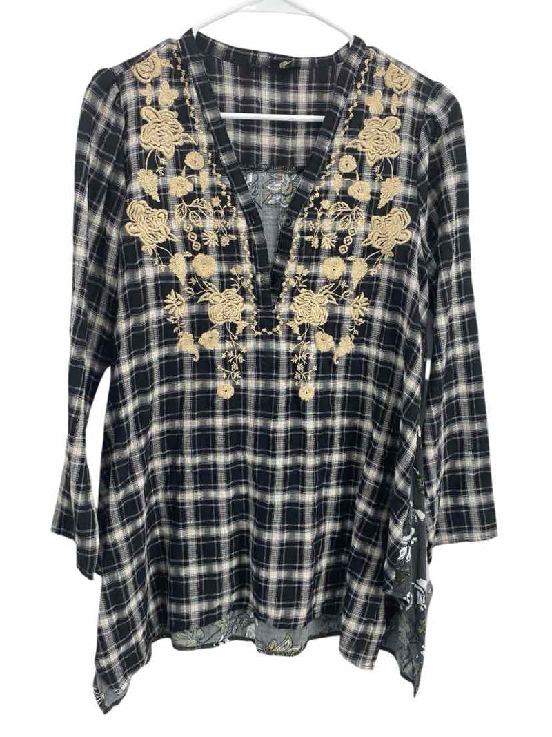 Andree By Unit Ladies Size Small Shirt