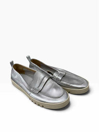 Vionic Ladies Size 9 Shoes
