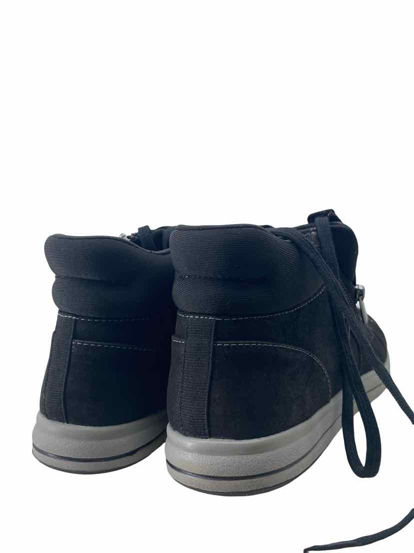 Clarks Ladies Size 8.5 NEW Shoes