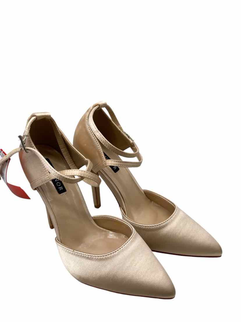 Erijunor Ladies Size 6 Like New Shoes
