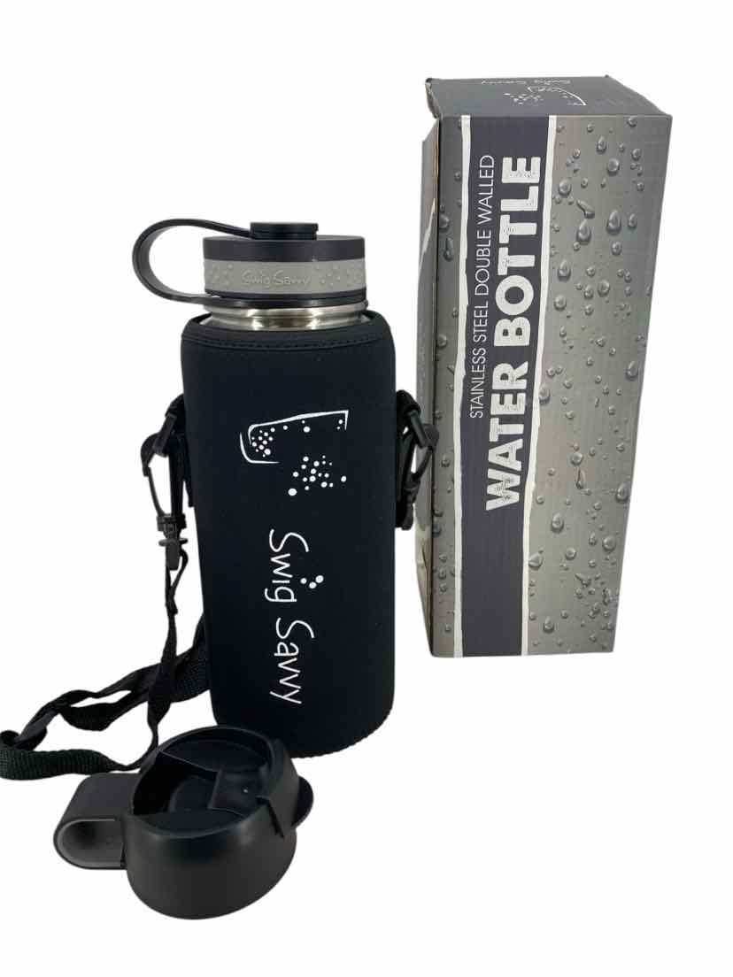 Swig Savvy Black Size 32 oz NEW Water Bottle