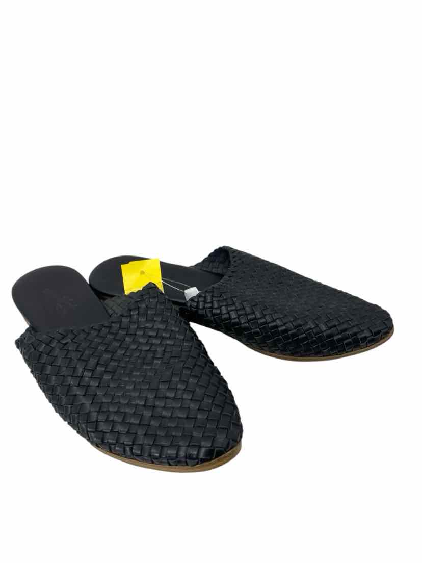 Universal Thread Ladies Size 6 Shoes