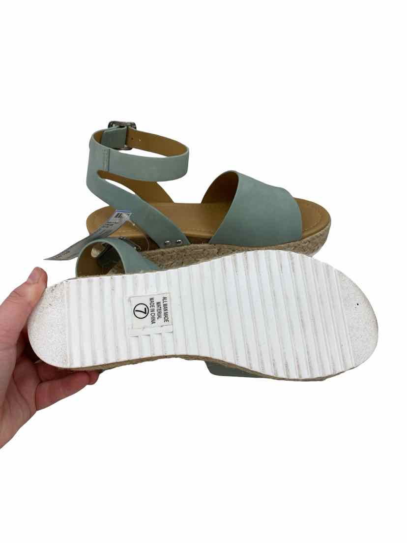 Soda Ladies Size 7 Shoes