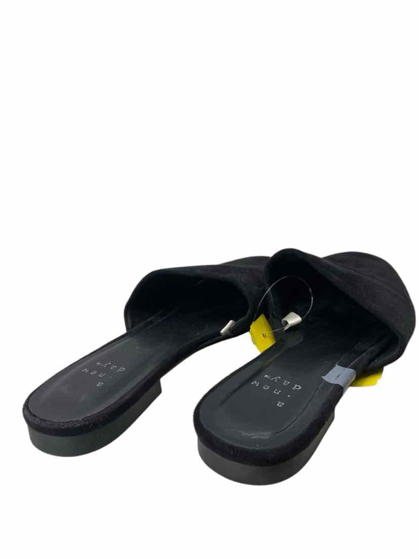 A New Day Ladies Size 6 Shoes