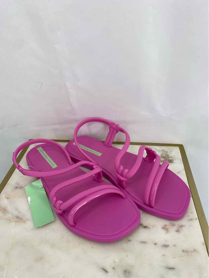 Ipanema Ladies Size 9 Sandals