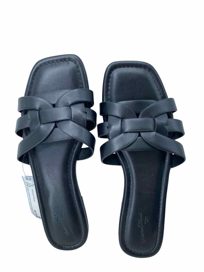 Universal Thread Ladies Size 6.5 Sandals