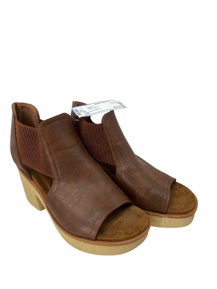 Pierre Dumas Ladies Size 7.5 Shoes