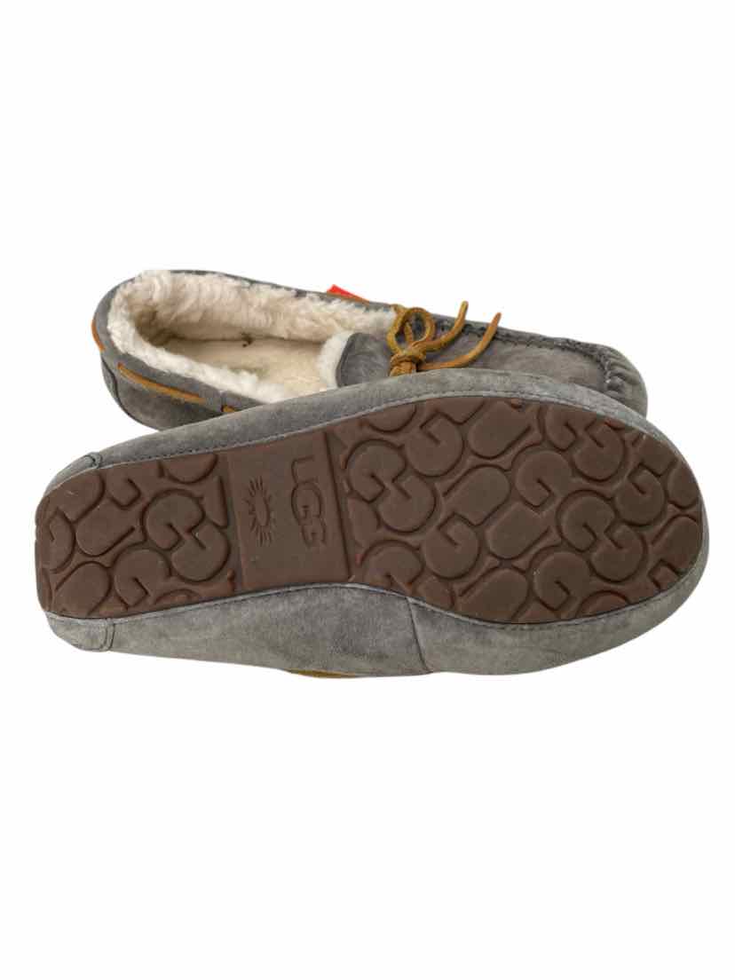 Ugg Ladies Size 10 Shoes