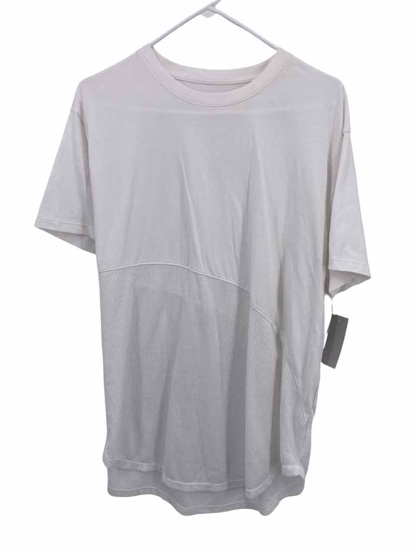 Under Armour Ladies Size Large Shirt