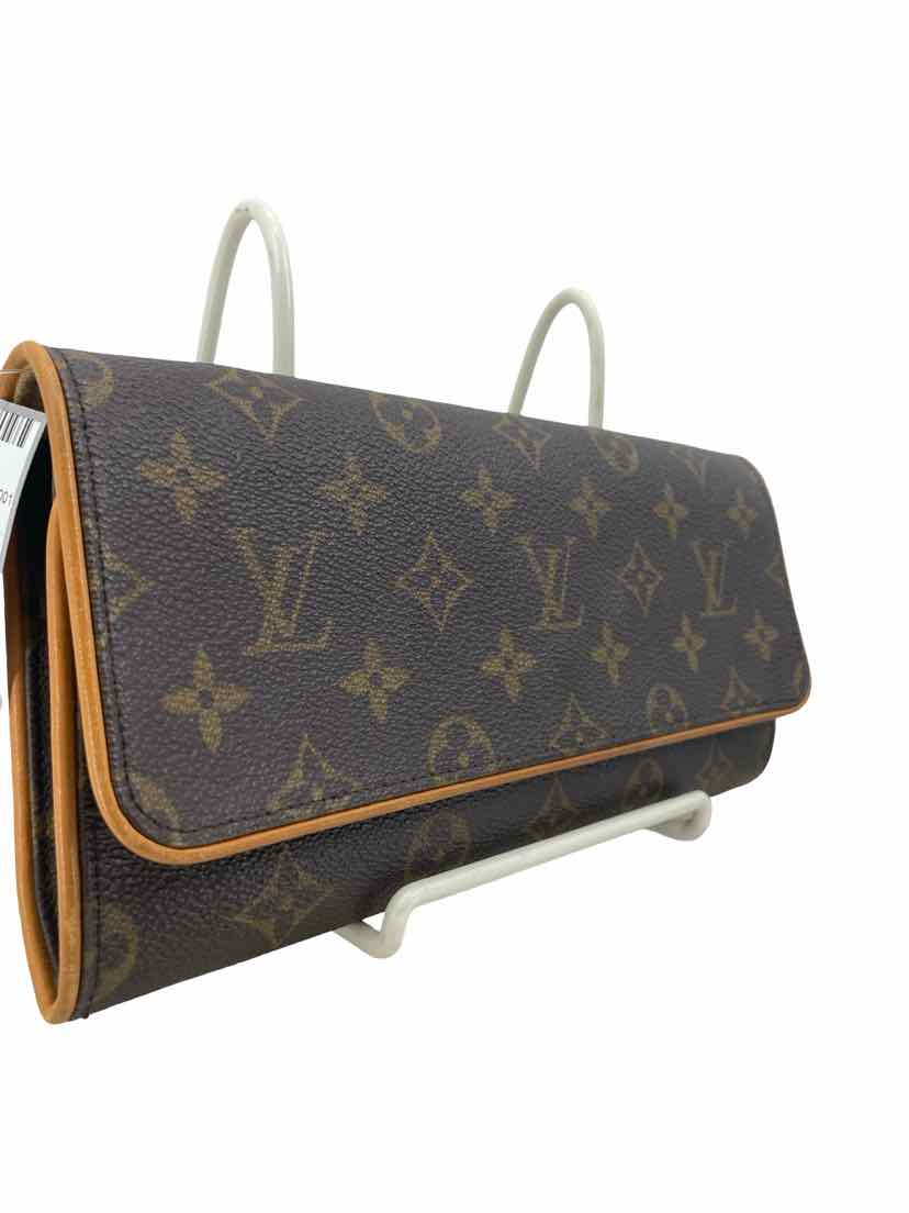 Louis Vitton Ladies Pouchette Twin 9/10 Crossbody