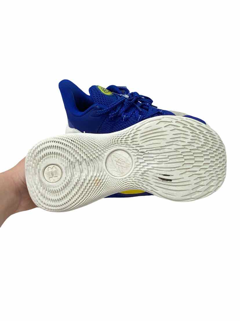 Under Armour Kids Size 4.5 Shoes