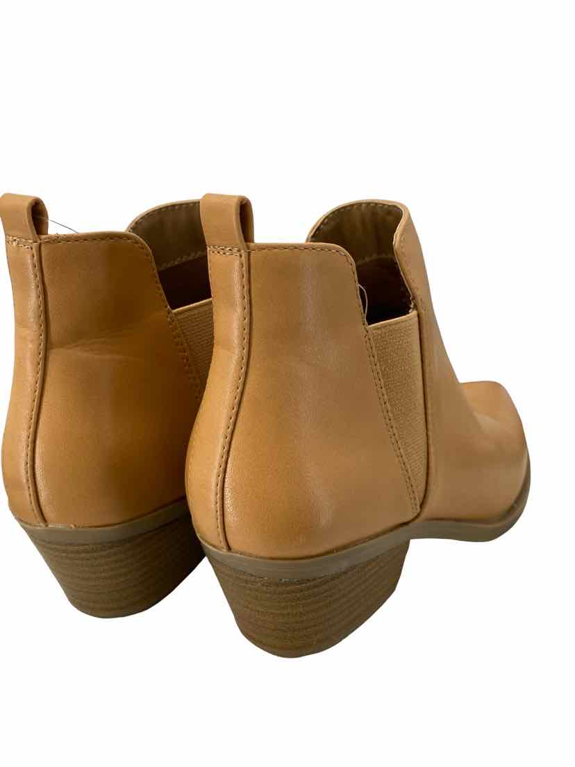 Universal Thread Ladies Size 6.5 Boots