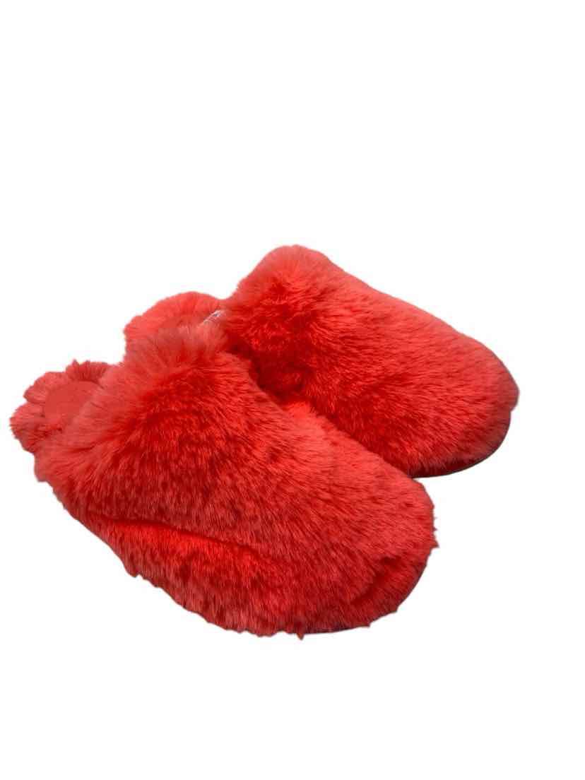 A Ladies Size S/M Slippers
