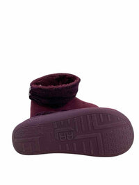Long Bay Ladies Size 7-8 Slippers