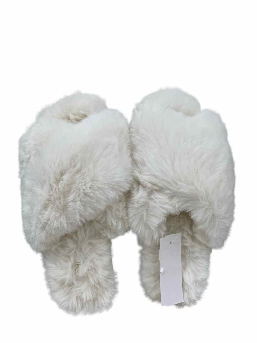 Flora Ladies Size 7/8 Slippers