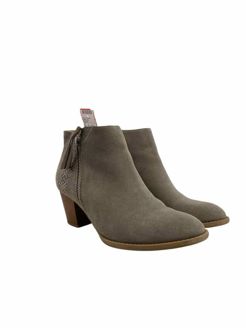 Vionic Ladies Size 8 Shoes