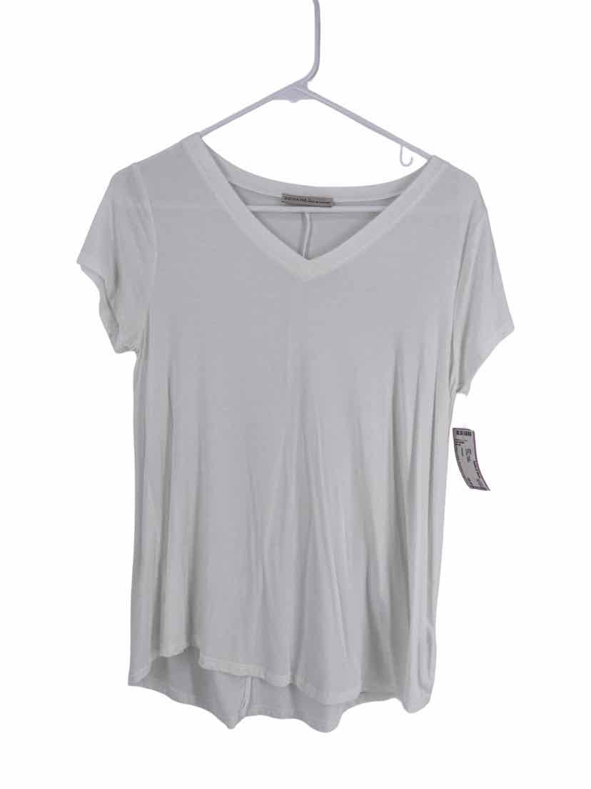 Zenana Ladies Size Small Shirt