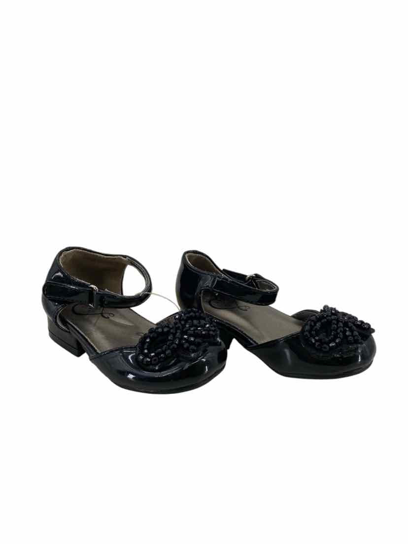 143 Girl Kids Size 5 Shoes