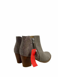 Vionic Ladies Size 8 Shoes