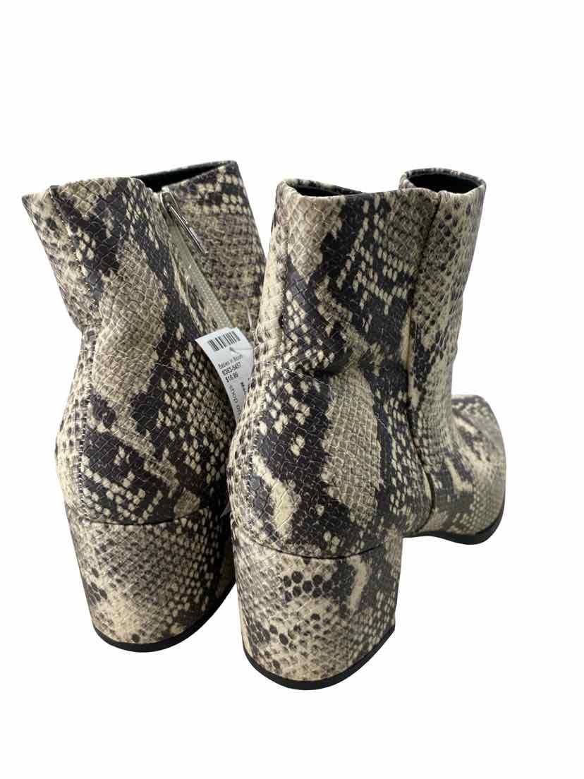 Madden Girl Ladies Size 7.5 Boots