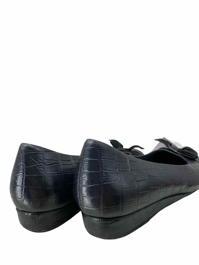 Vionic Ladies Size 7.5 Shoes