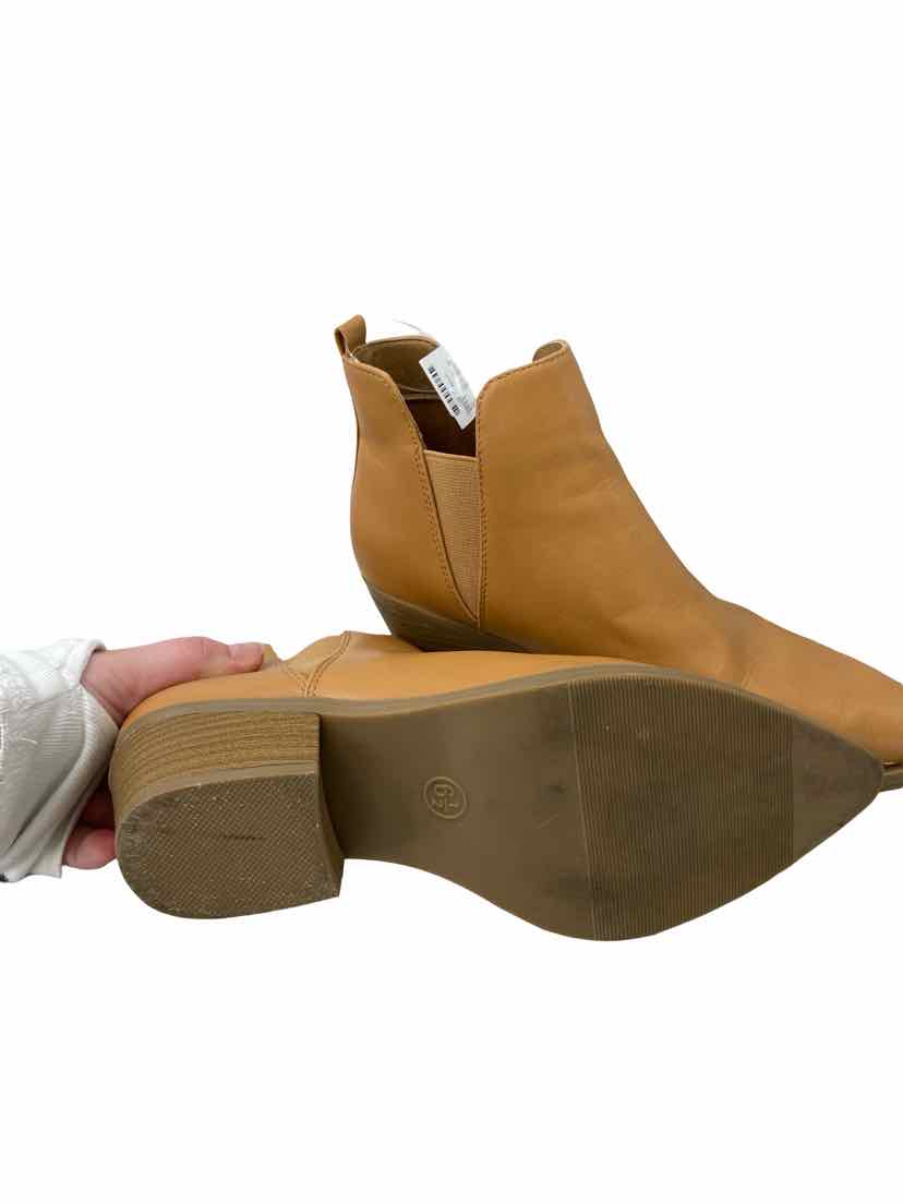 Universal Thread Ladies Size 6.5 Boots