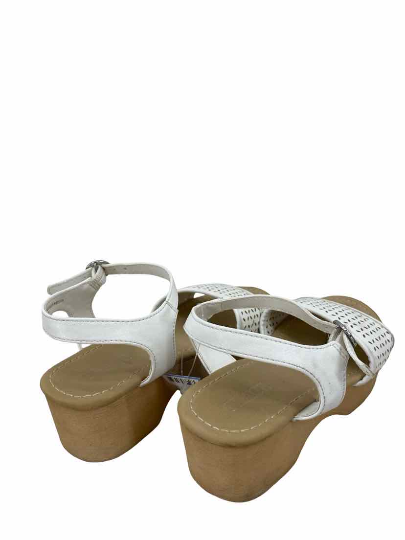 Childrens Place Kids Size 1 Sandals