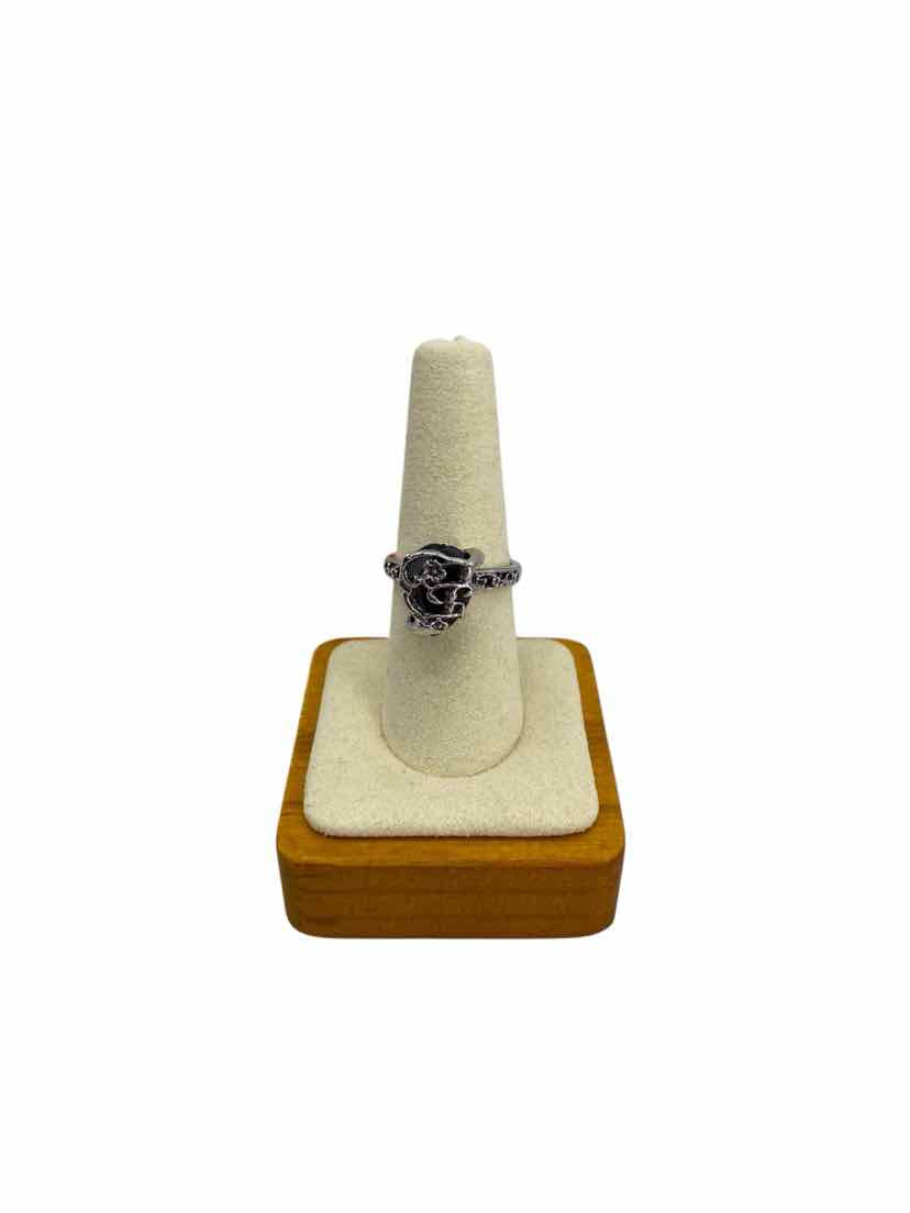 Ladies Size 8 Ring