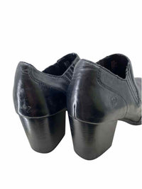 Born Ladies Size 10 Boots