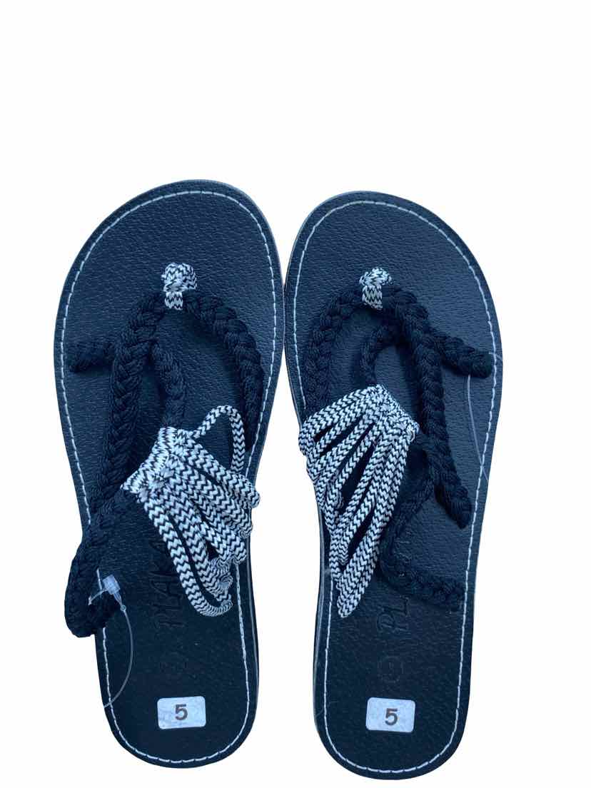 Plaka Ladies Size 5 Shoes