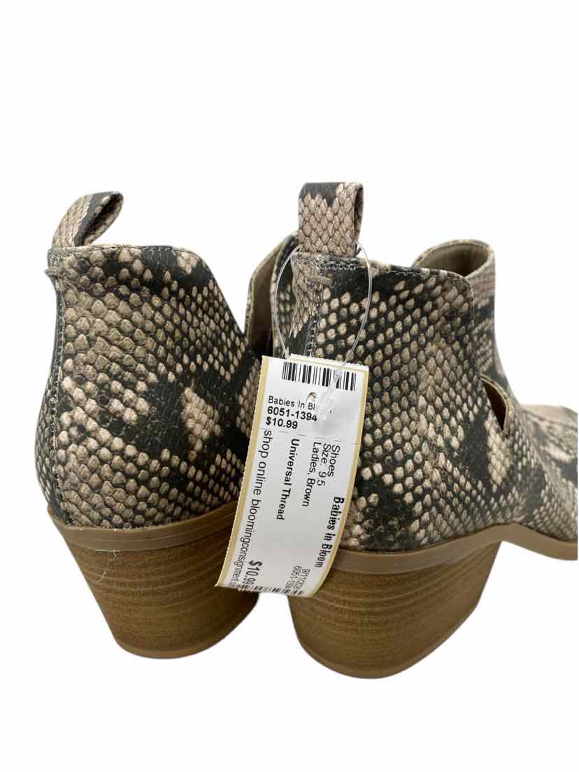 Universal Thread Ladies Size 9.5 Shoes