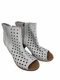 Toms Ladies Size 9 Boots