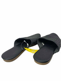 Universal Thread Ladies Size 6 Shoes