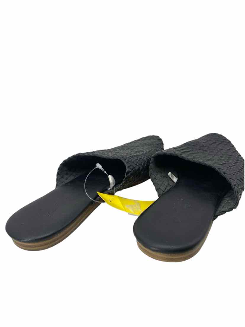 Universal Thread Ladies Size 6 Shoes