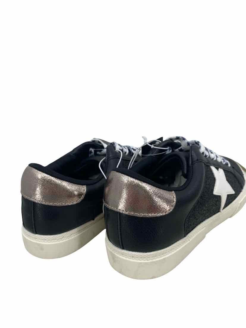 Art Class Kids Size 3 NEW Shoes
