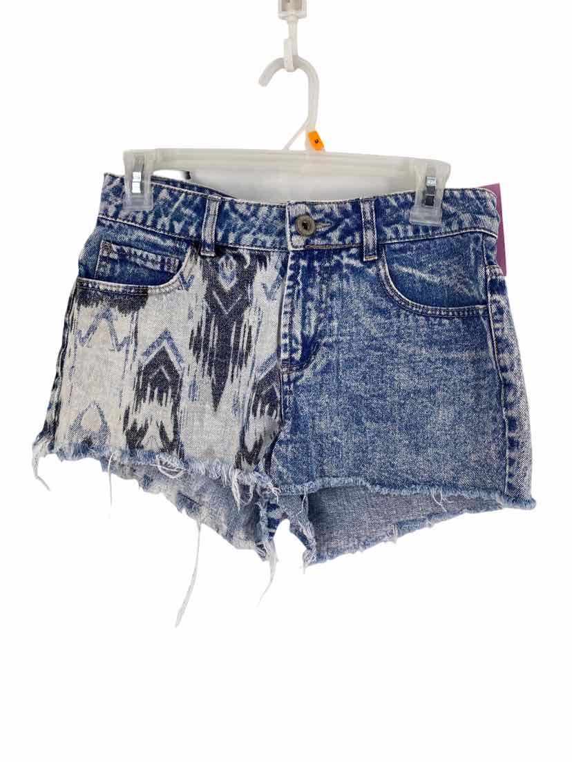 love fire Ladies Size 5 Shorts