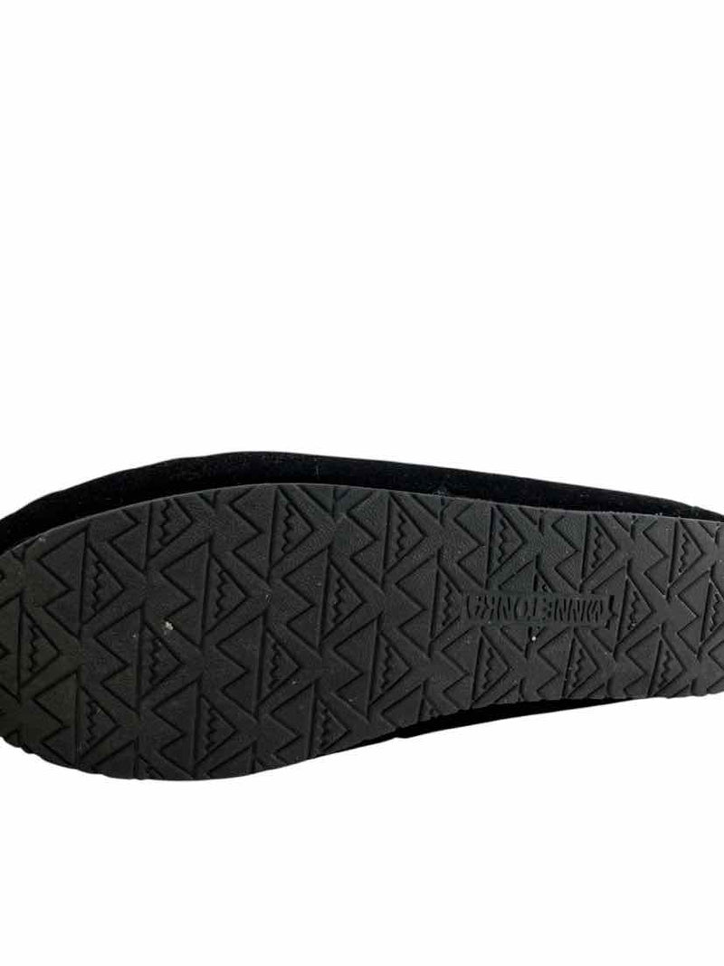 Minnetonka Ladies Size 8 Like New Shoes