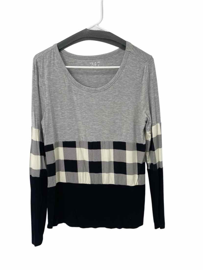 24/7 Ladies Size M Shirt