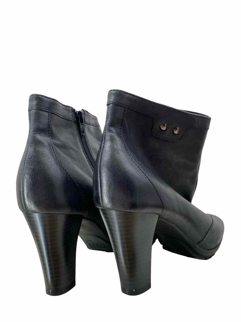 Aerosole Ladies Size 8.5 Boots
