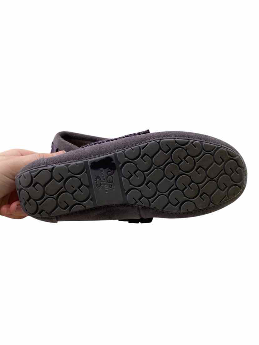 Ugg Kids Size 1 Shoes